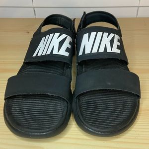 Nike womens Tanjun Sandal
